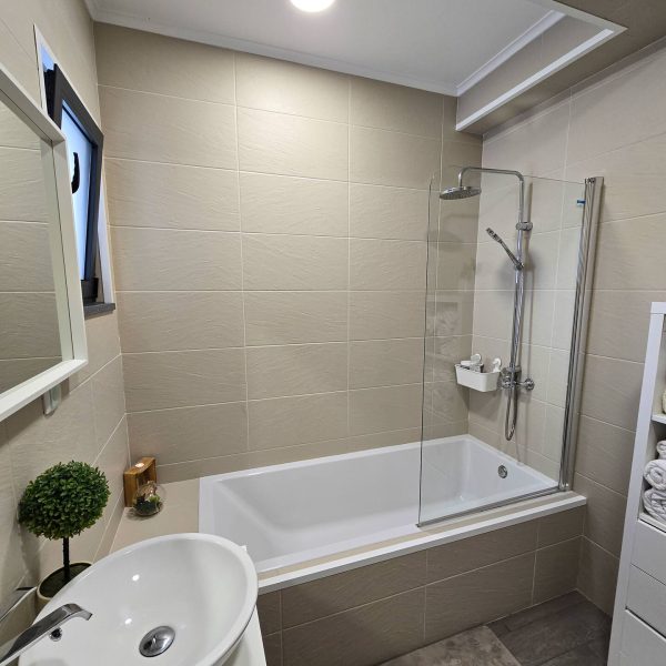 0500ba58-2bc0-4c42-a286-432e1b0b139c